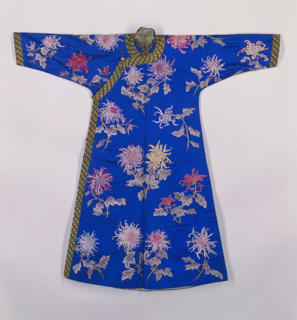 图片[1]-Royal Blue Satin Embroidery Folded Branch Chrysanthemum Pattern Suit Robe-China Archive